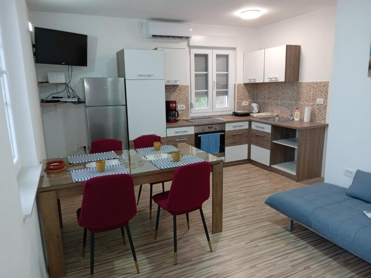 Kastelanic Apartment *